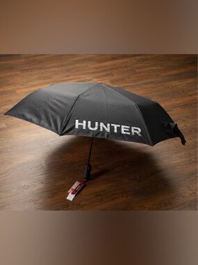 Hunter Black Red Automatic Compact Umbrella Designer Rain Travel Accessory NEW